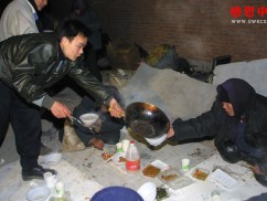 凤凰卫视冷暖人生栏目对感恩中国网站的介绍！
